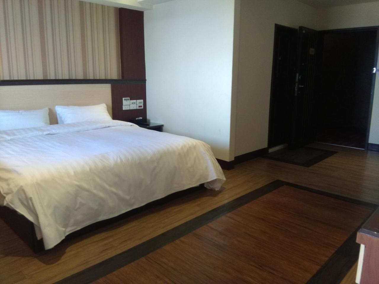 Dengfeng Milan Business Hotel Huwei Exteriér fotografie
